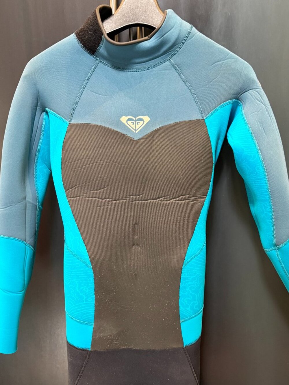 Roxy full wetsuit - women's size 8/36 - teal/black colorway - front zip